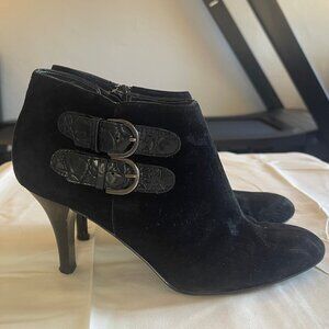 Worthington Black Suede Double Buckle Heeled Ankle Booties – Size 7M